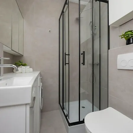 Apartment Cozy & Modern Close To The Center By Renters *